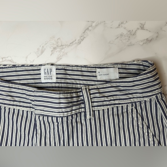 Striped shorts - Picture 2 of 4